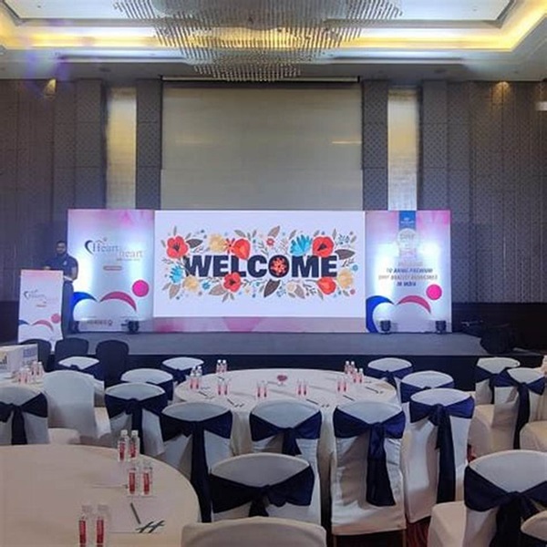 In backdrop Mau in backrop 4