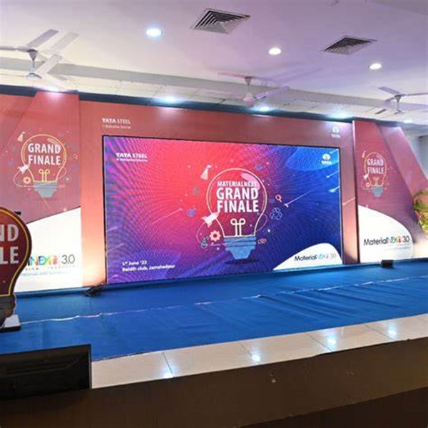 In backdrop Mau in backrop 5