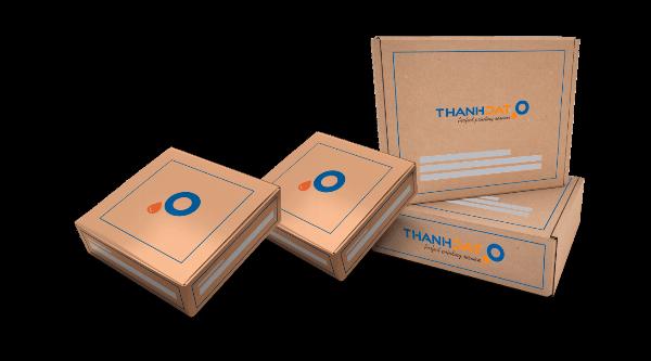 Hộp giấy Kraft màu nâu tự nhiên với logo thương hiệu được in đơn sắc, mang lại cảm giác thân thiện với môi trường và thủ công