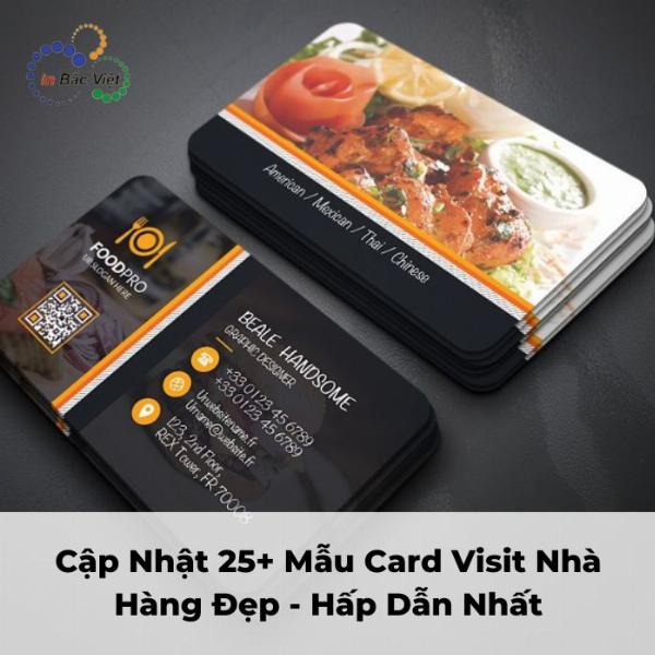 Hình ảnh cận cảnh một danh thiếp cao cấp được in trên giấy mỹ thuật đen với chi tiết logo được ép kim vàng nổi bật và sang trọng.