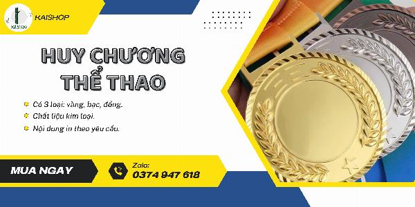 Chi tiết một cuốn menu có bìa làm từ gỗ tự nhiên, với logo nhà hàng được khắc laser tinh xảo, toát lên vẻ đẹp mộc mạc và đẳng cấp.