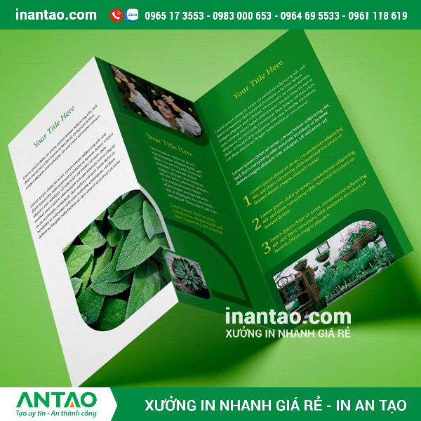 Một nhà xưởng in ấn hiện đại với máy in offset hoạt động bên cạnh khu vực máy in 3D tạo mẫu