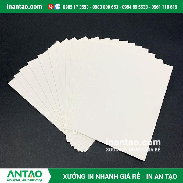 So sánh trực quan bề mặt và kết cấu của giấy Duplex, giấy Ivory và giấy Kraft trong in ấn