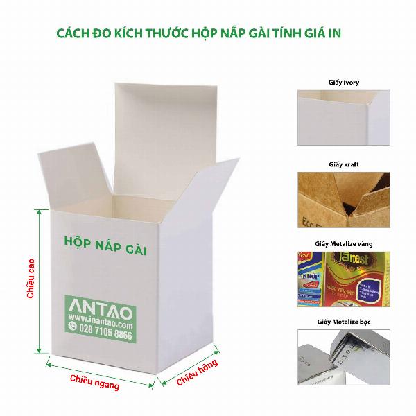 Hình ảnh so sánh song song một thiết kế trên màn hình máy tính và sản phẩm in thực tế trên giấy Kraft là gì.