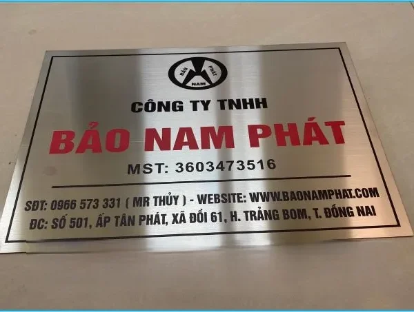 Biển Công Ty Alu Gương Bạc In UV Bang gia lam bien cong ty alu tai Quang Cao 24H