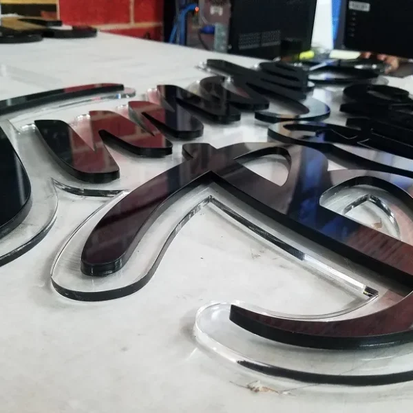 Cac loai chu mica pho bien tai Quang Cao 24h 2