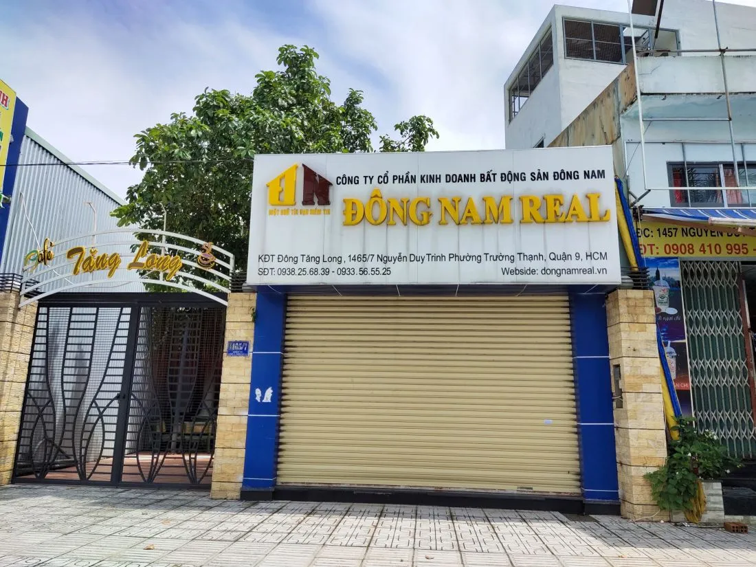 Bảng Hiệu Bất Động Sản Mica Xanh Chữ Inox Dich vu lam bang hieu cong ty bat dong san gia re tai TPHCM