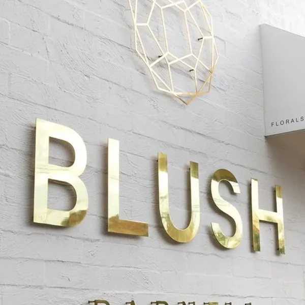 Doi ngu thiet ke chu inox ma vang cua chung toi lang nghe va ghi nhan moi yeu cau cua khach hang