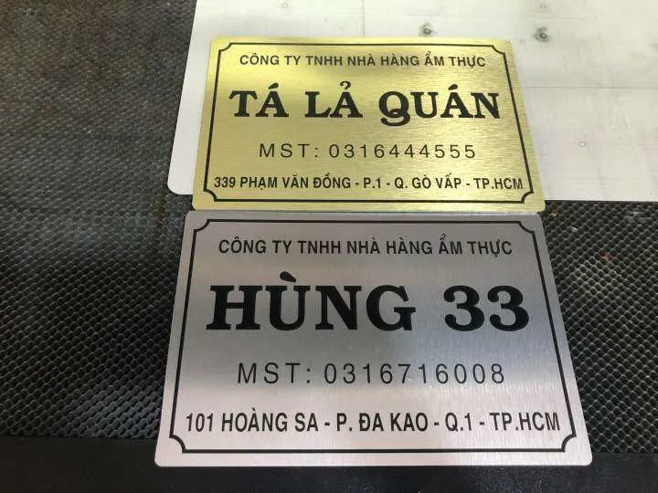 Biển Công Ty Alu Gương Bạc In UV Quy trinh dat dich vu lam bien cong ty alu tai Quang Cao 24H