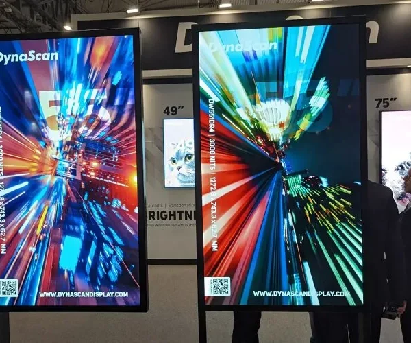 Tai sao nen chon dich vu lam bien led sieu mong tai Quang Cao 24H