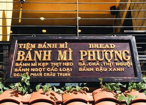 bảng hiệu bán bánh mì