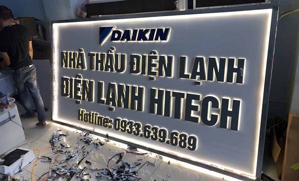 Bảng hiệu điện lạnh gắn đèn led