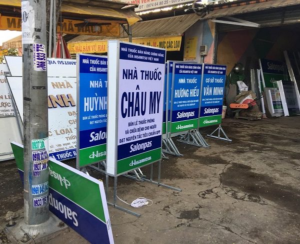 bảng quảng cáo đứng