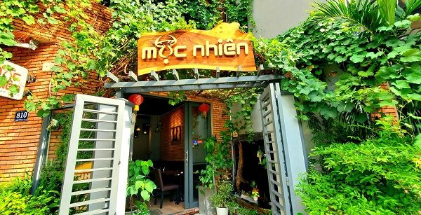 Bảng hiệu gỗ quán chay