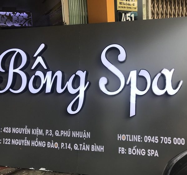 Hình ảnh làm bảng hiệu Mica tại quận 4