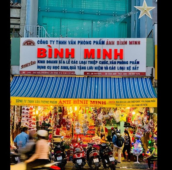 25+ Mẫu bảng hiệu văn phòng phẩm đẹp, hấp dẫn nhất bảng hiệu mica văn phòng phẩm