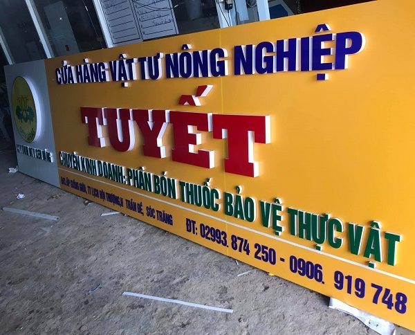 bảng hiệu mica vật tư nông nghiệp