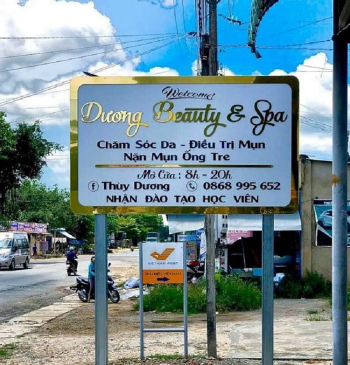 bang-hieu-nail-dung-2 biển quảng cáo tóc và móng đứng