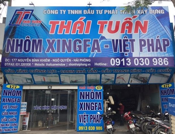 biển hiệu nhôm kính