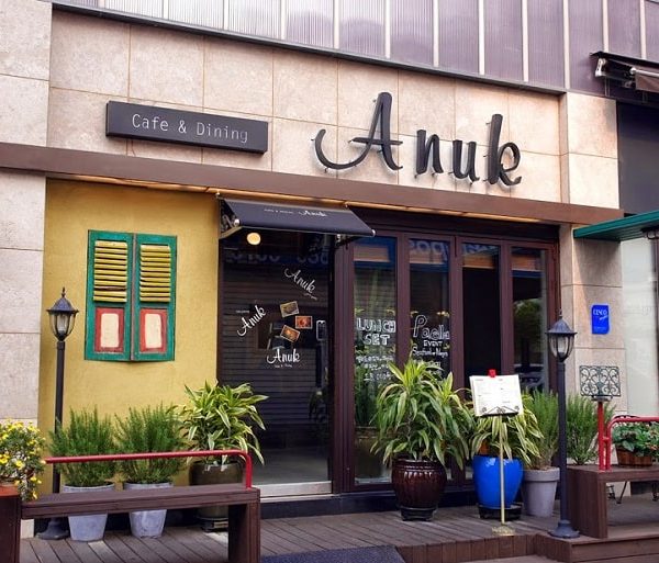 Bảng hiệu quán cà phê