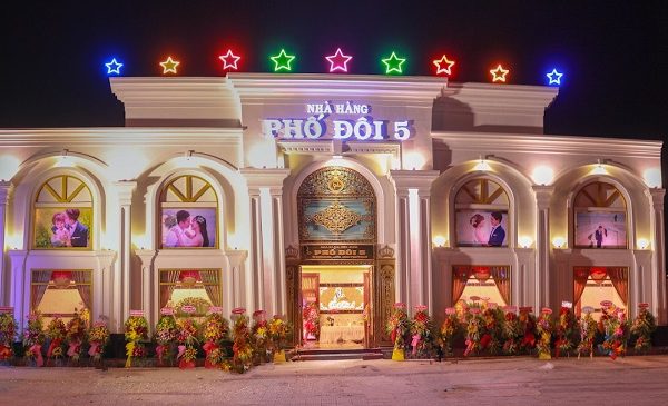 bảng hiệu nhà hàng tiệc cưới đẹp