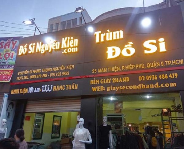 25+ Mẫu Bảng Hiệu Shop Đồ Si, Đồ Cũ Đẹp Ấn Tượng Nhất bảng hiệu đèn led shop đồ si