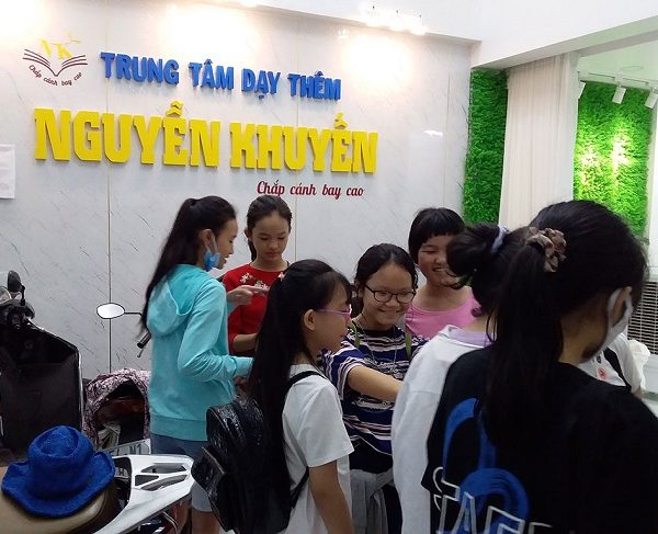 30+ Mẫu Bảng Hiệu Dạy Thêm, Nhận Dạy Kèm Đẹp, Ấn Tượng Bảng hiệu lớp dạy thêm