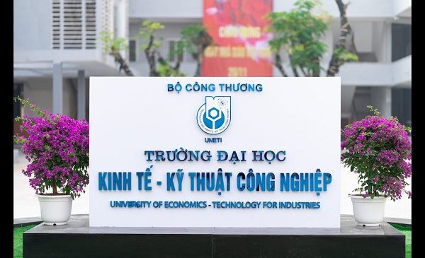 mẫu bảng hiệu trường Đại học đẹp