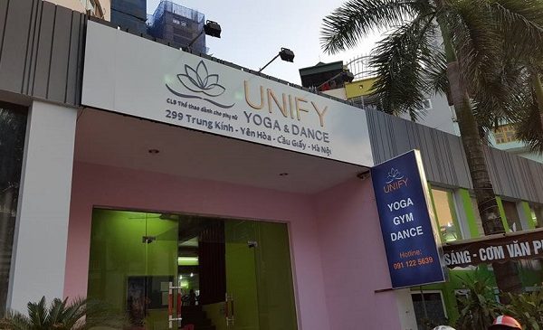 Biển quảng cáo yoga mica