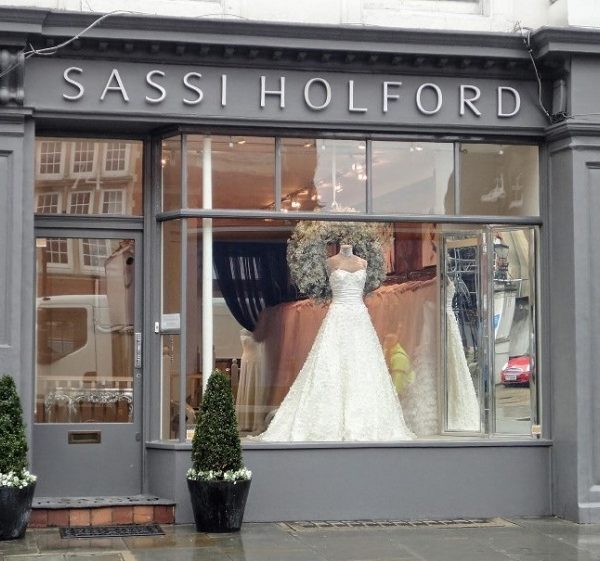 biển quảng cáo áo cưới