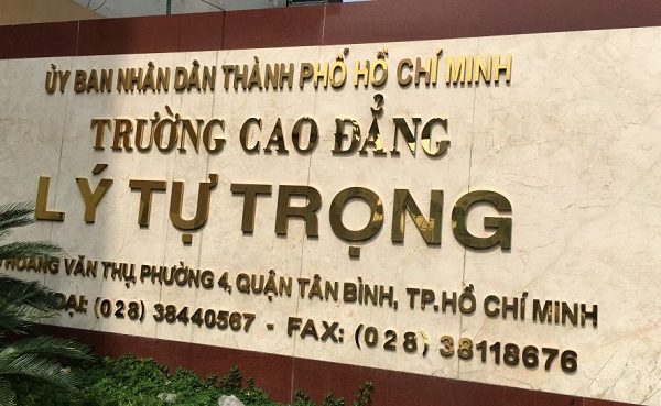 bảng hiệu trường Cao đẳng