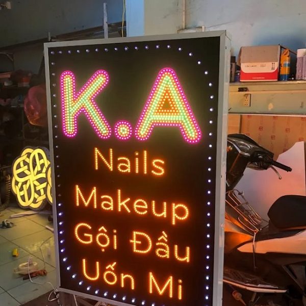 Biển quảng cáo makeup đứng đèn led