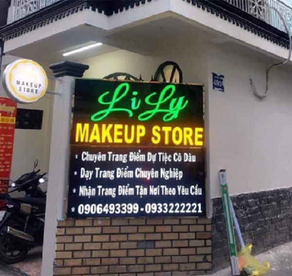 biển quảng cáo makeup đẹp