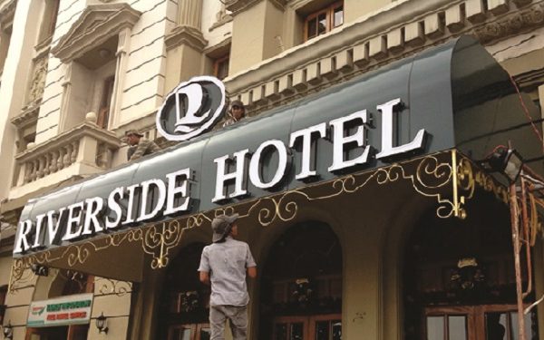 35+ Mẫu Bảng Hiệu Khách Sạn Nhà Nghỉ Đẹp, Sang Trọng bảng hiệu khách sạn inox