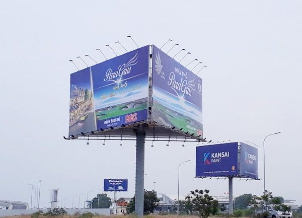 Biển tấm lớn là gì? Những mẫu biển quảng cáo tấm lớn ấn tượng ưu điểm biển tấm lớn