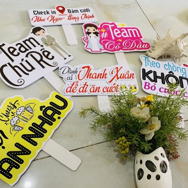 50+ Mẫu bảng Hashtag cầm tay chụp hình đẹp, ấn tượng Chất liệu làm bảng cầm tay