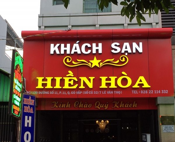 35+ Mẫu Bảng Hiệu Khách Sạn Nhà Nghỉ Đẹp, Sang Trọng chat lieu lam bang hieu khach san