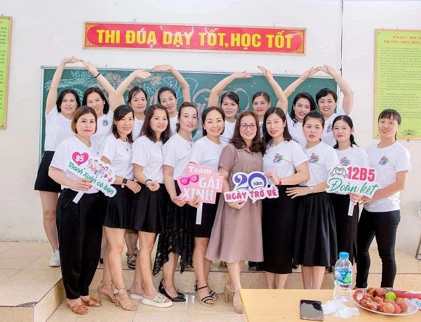 50+ Mẫu bảng Hashtag cầm tay chụp hình đẹp, ấn tượng Hashtag cầm tay chụp ảnh kỷ yếu