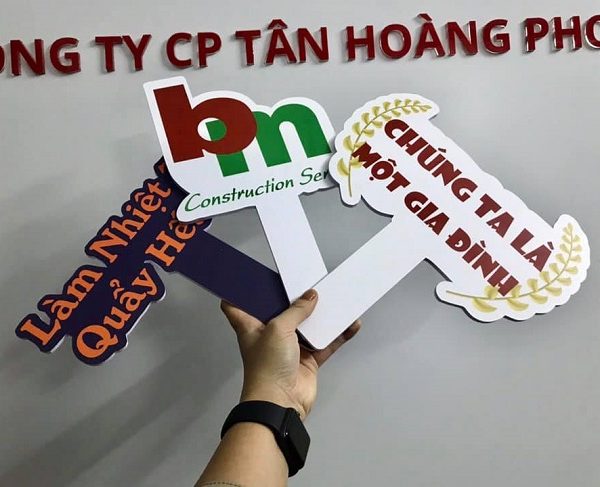 50+ Mẫu bảng Hashtag cầm tay chụp hình đẹp, ấn tượng hashtag cầm tay công ty