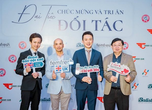 50+ Mẫu bảng Hashtag cầm tay chụp hình đẹp, ấn tượng hashtag cầm tay