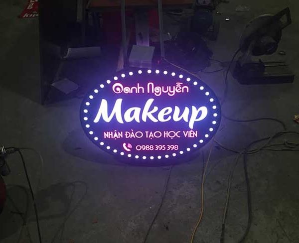 hộp đèn quảng cáo makeup đẹp