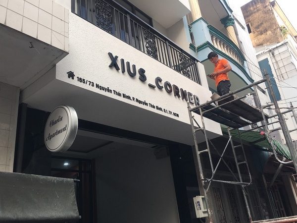 làm bảng hiệu tấm Cemboard