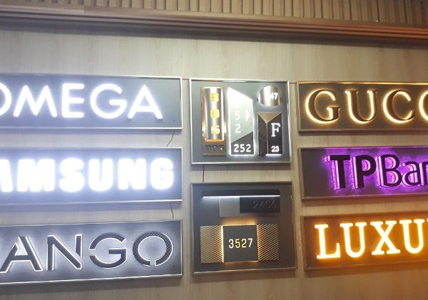 thiết kế logo bảng hiệu hộp đèn