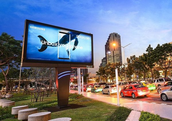 Biển tấm lớn là gì? Những mẫu biển quảng cáo tấm lớn ấn tượng Biển quảng cáo tấm lớn màn hình LED