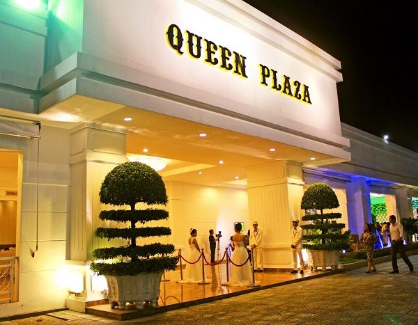Bảng Hiệu Nhà Hàng Tiệc Cưới Đẹp, Sang Trọng 2025 biển hiệu nhà hàng Queen Plaza
