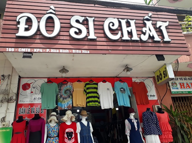 mau-bang-hieu-shop-do-si bảng hiệu quảng cáo shop đồ si