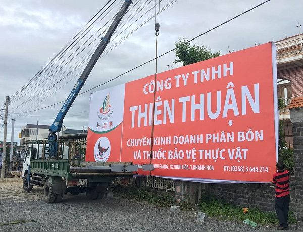 biển hiệu tôn dán Decal giá rẻ