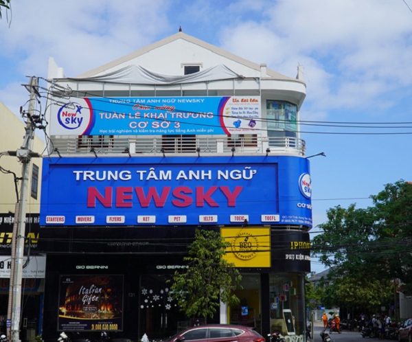 biển Alu chữ nổi Alu nền xanh trung tâm anh ngữ