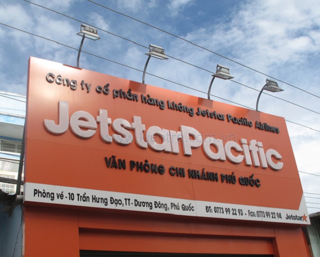 mau-bang-hieu-ve-may-bay mẫu bảng hiệu vé máy bay