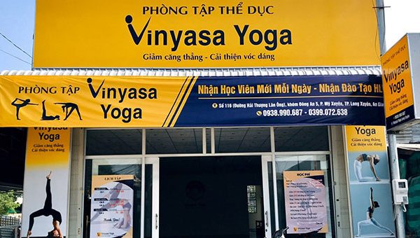 bảng hiệu phòng tập yoga đẹp